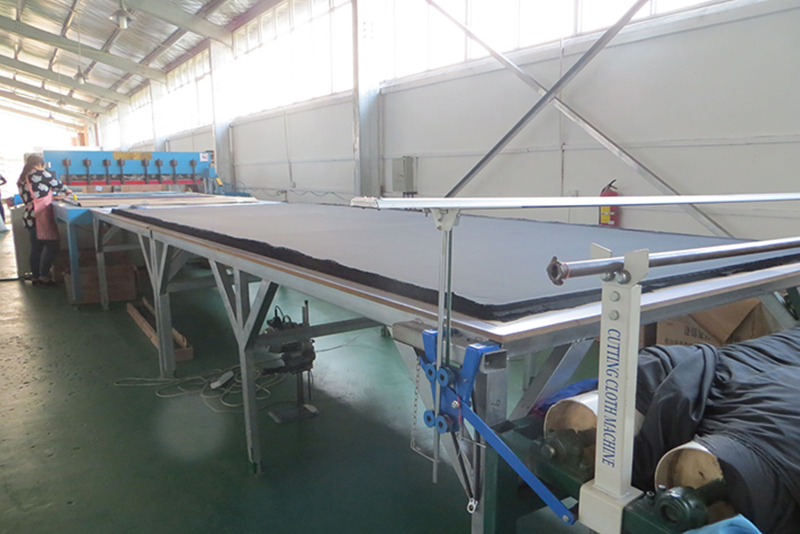 cutting cloth machine